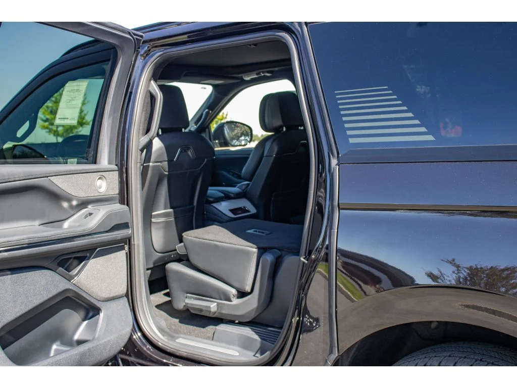 New 2026 Infinite Black Metallic Clearcoat Lincoln Reserve image 21