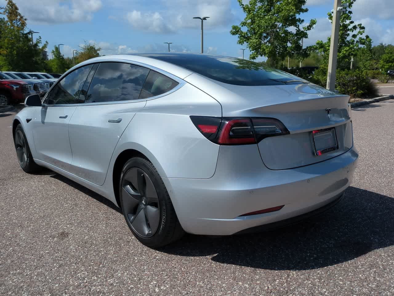 Used 2018  Tesla  image 4