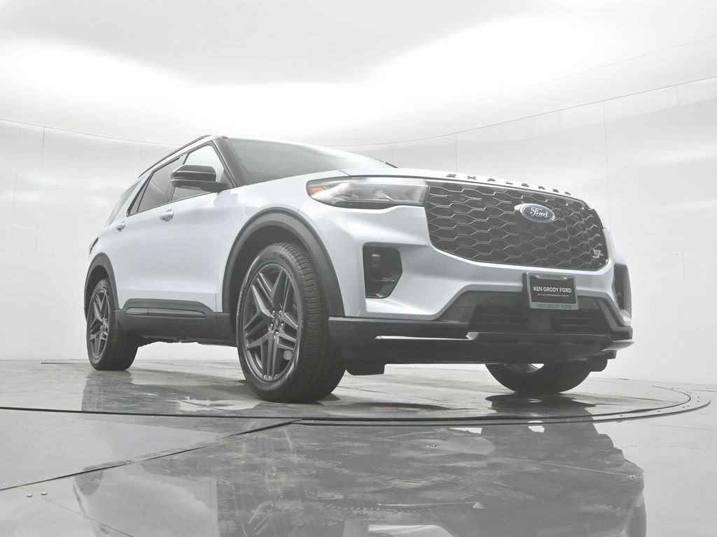 New 2026 Space White Metallic Ford ST image 44