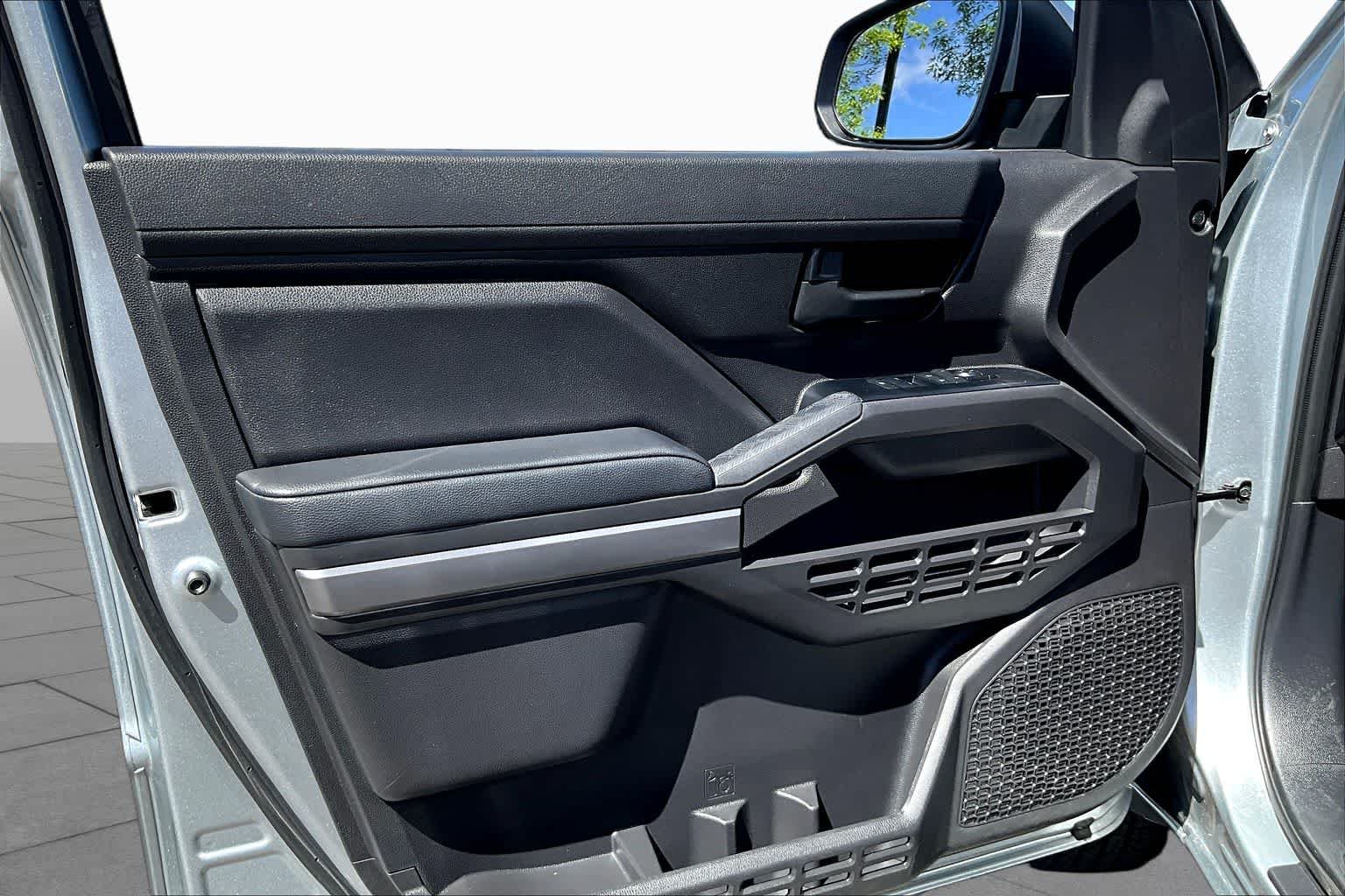 2026 Toyota Tacoma SR5 - Photo 21
