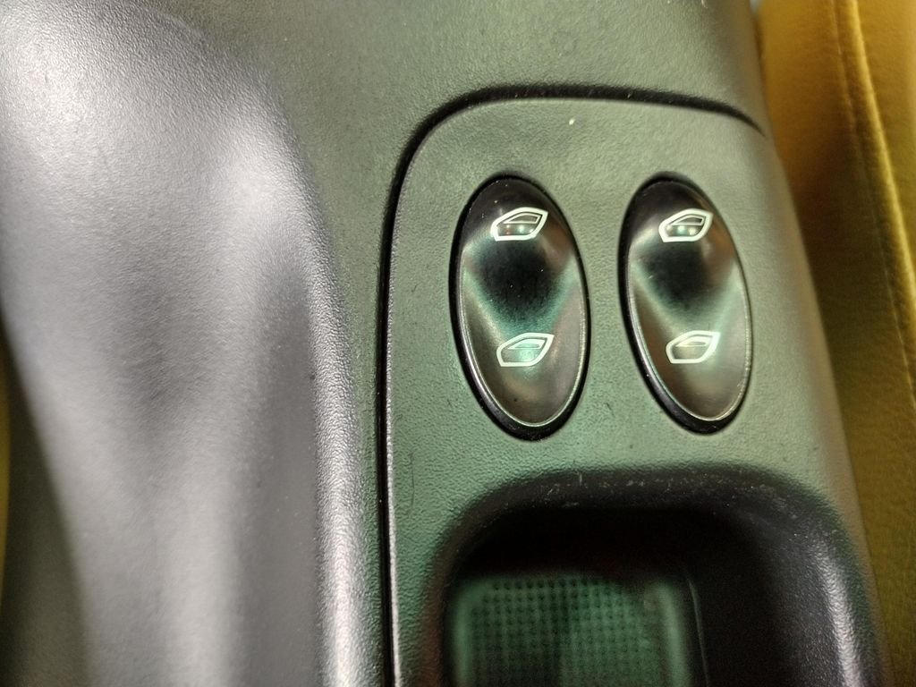 Used 2004  Porsche Base image 27