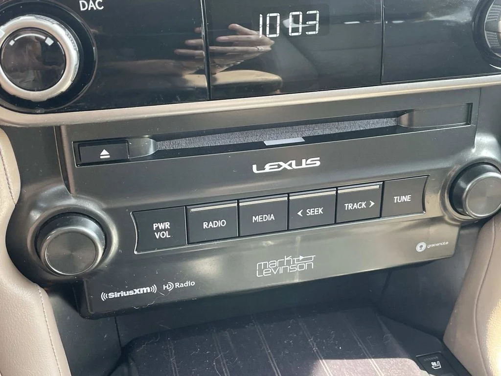 Used 2023 White Lexus 460 image 40