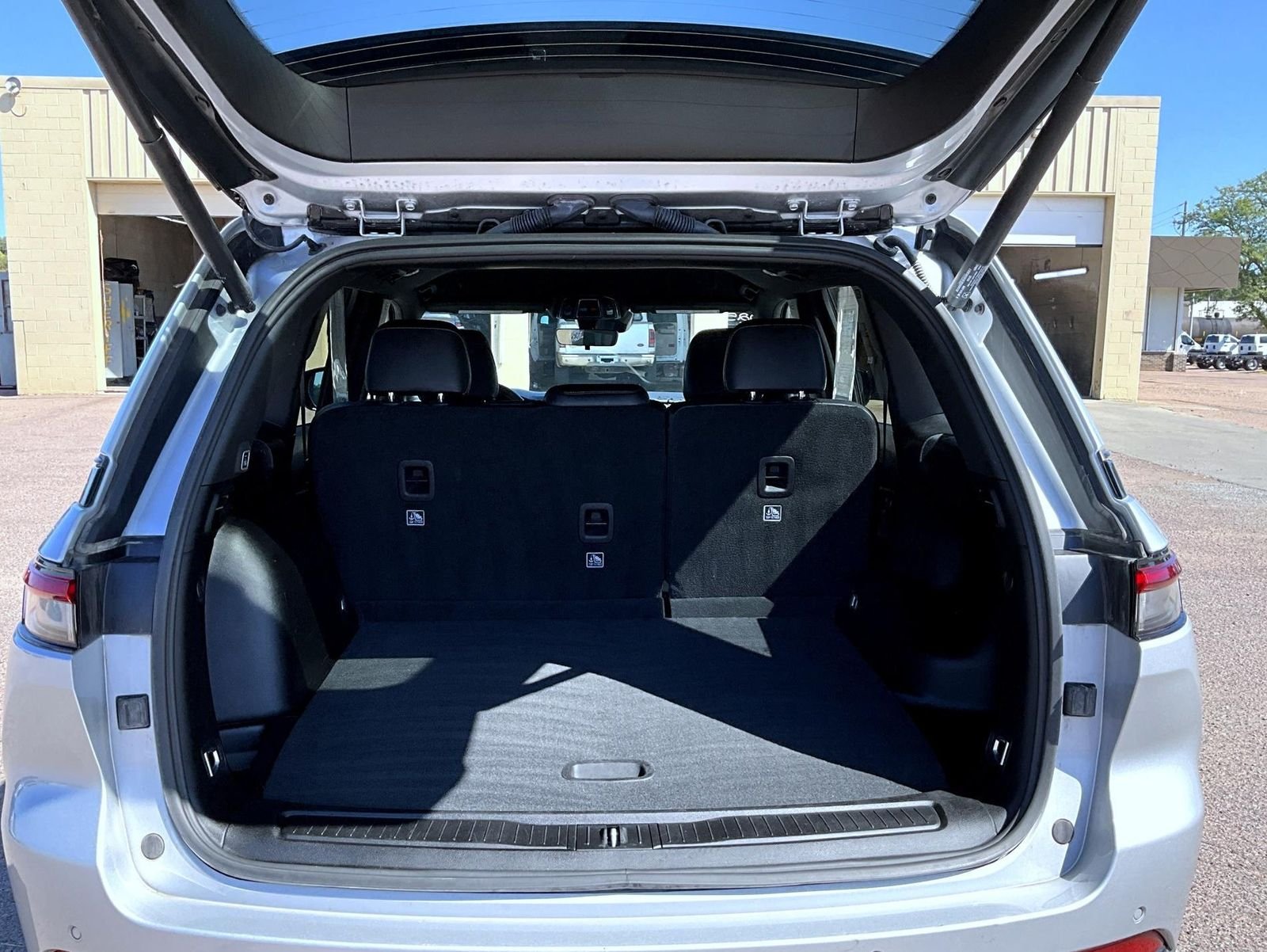 Certified Used 2025 Silver Jeep Altitude image 9