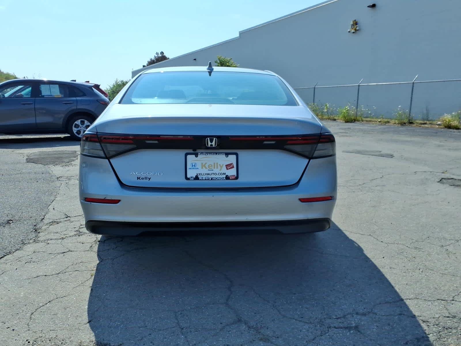 Certified Used 2023 Lunar Silver Metallic Honda LX image 5
