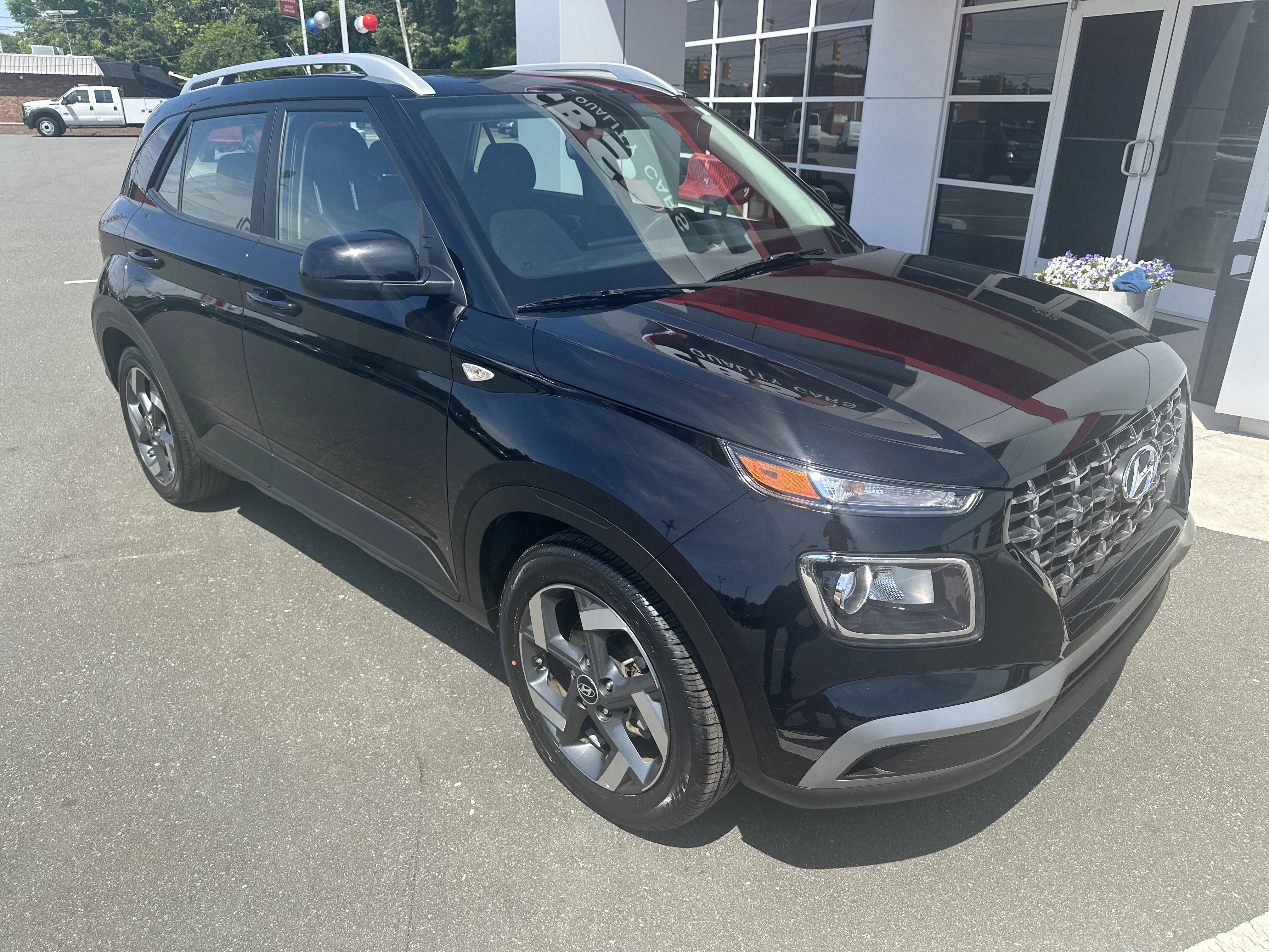Used 2025 Onyx Black Hyundai SEL image 2