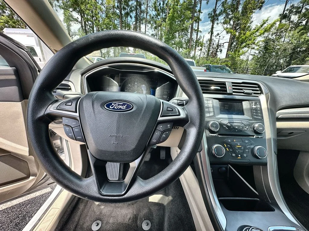 Certified Used 2018 Ingot Silver Metallic Ford SE image 11