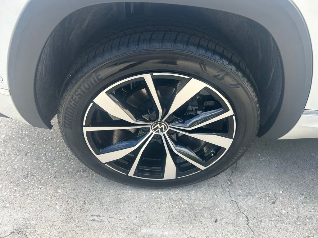 New 2026 White/off-white Volkswagen 2.0T SEL Premium R-Line image 26