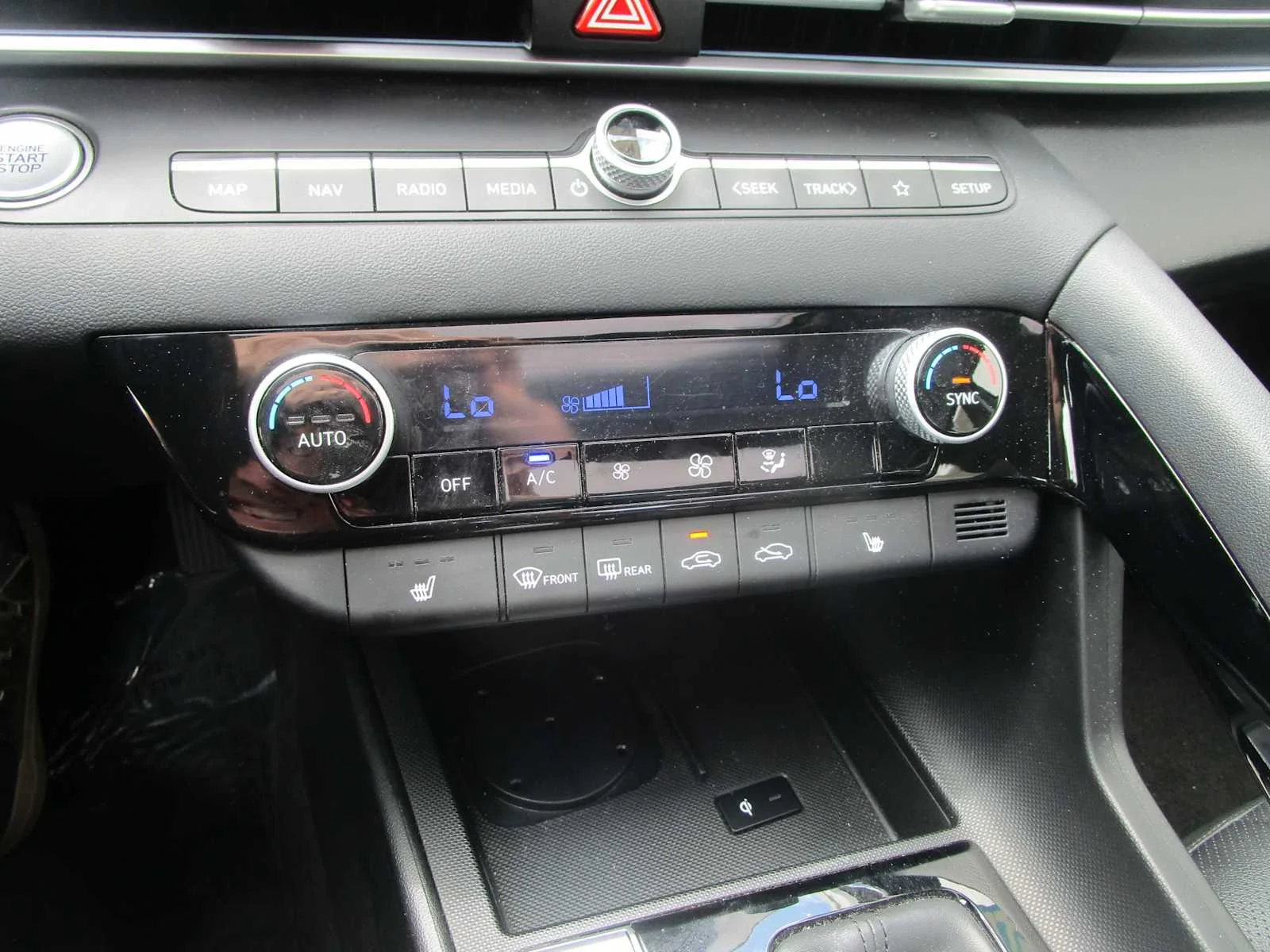 Certified Used 2024 Ecotronic Gray Hyundai Limited image 20