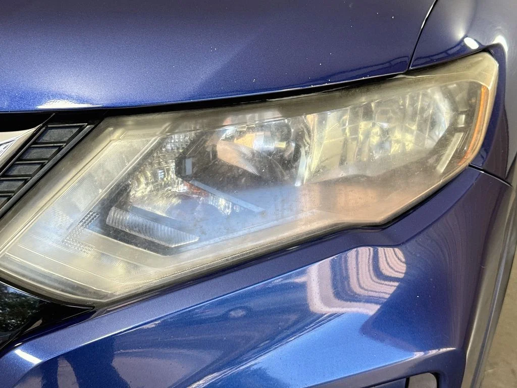Used 2018 Blue Nissan S image 36