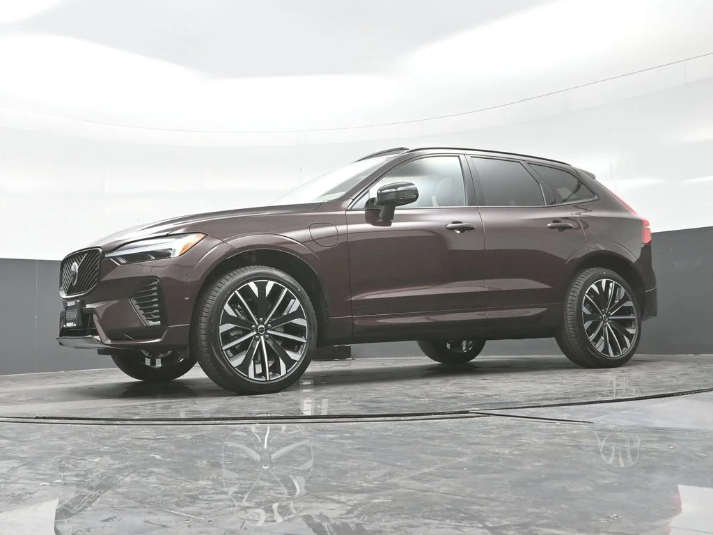 New 2026 Mulberry Red Volvo T8 Ultra image 24