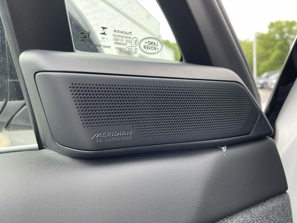 New 2026 Fuji White Land Rover Dynamic SE image 35