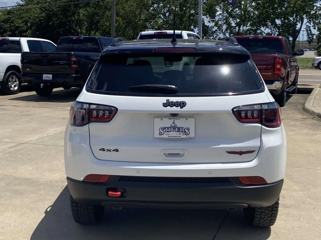 New 2026 Bright White Clear-Coat Exterior Paint Jeep Trailhawk image 33