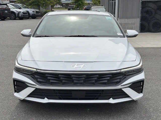 Used 2025 White Hyundai Limited image 16