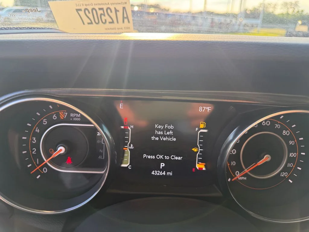 Used 2022 Black Jeep Altitude image 14