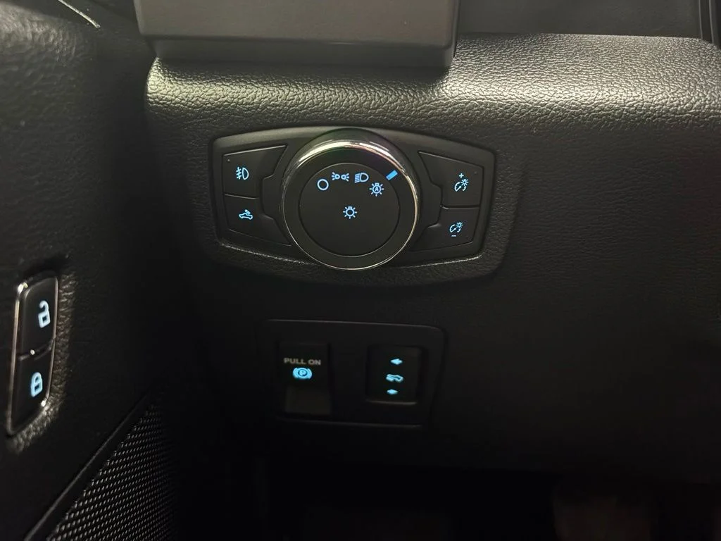 Used 2016 Oxford White Ford XLT image 21