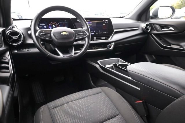 Used 2025 White Chevrolet LT image 9