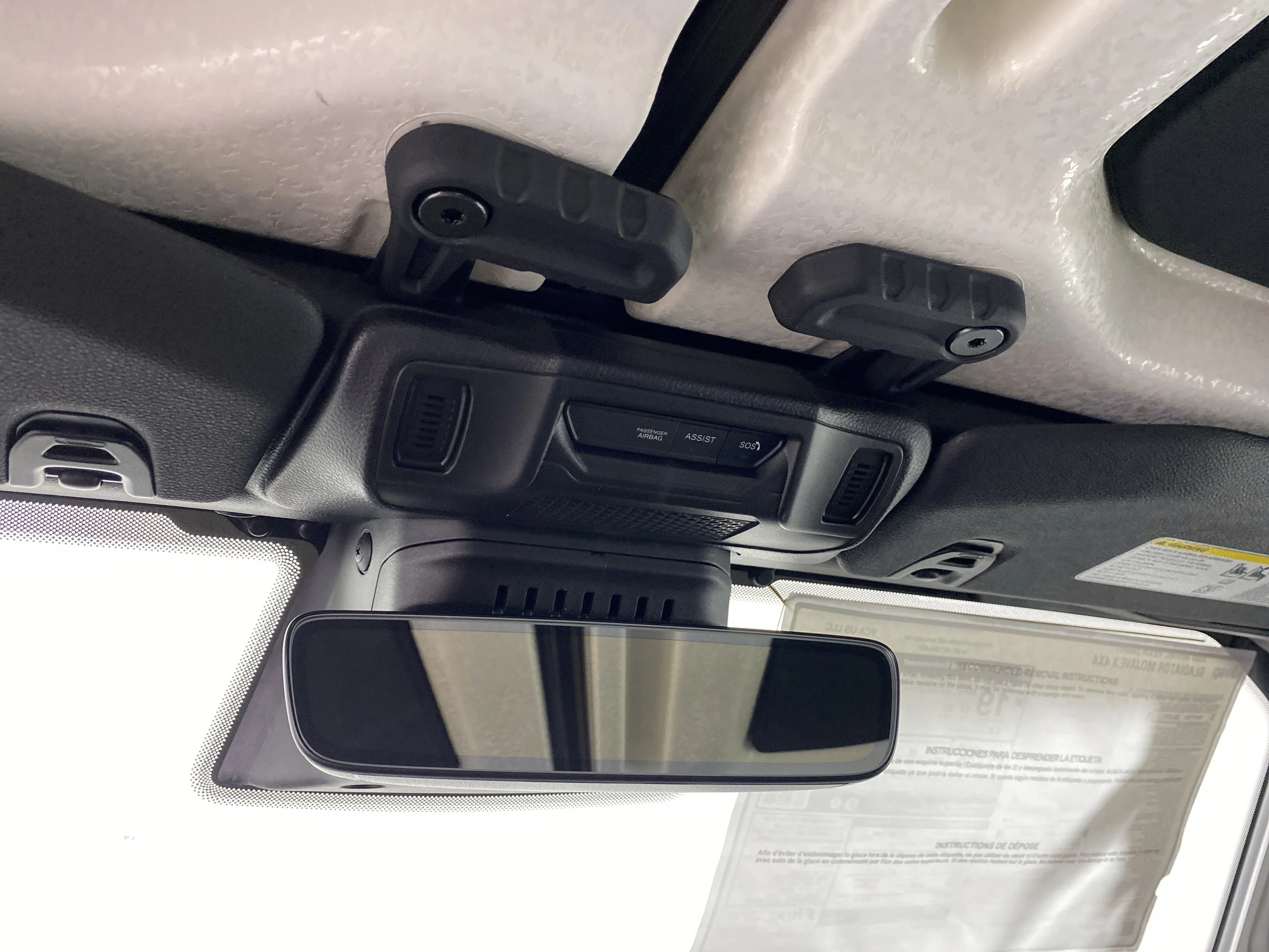 New 2026 Bright White Clear-Coat Exterior Paint Jeep Mojave X image 24