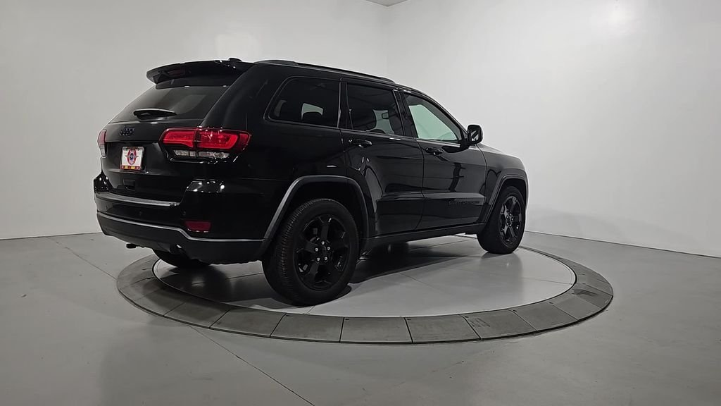 Used 2019 Diamond Black Jeep Laredo image 5