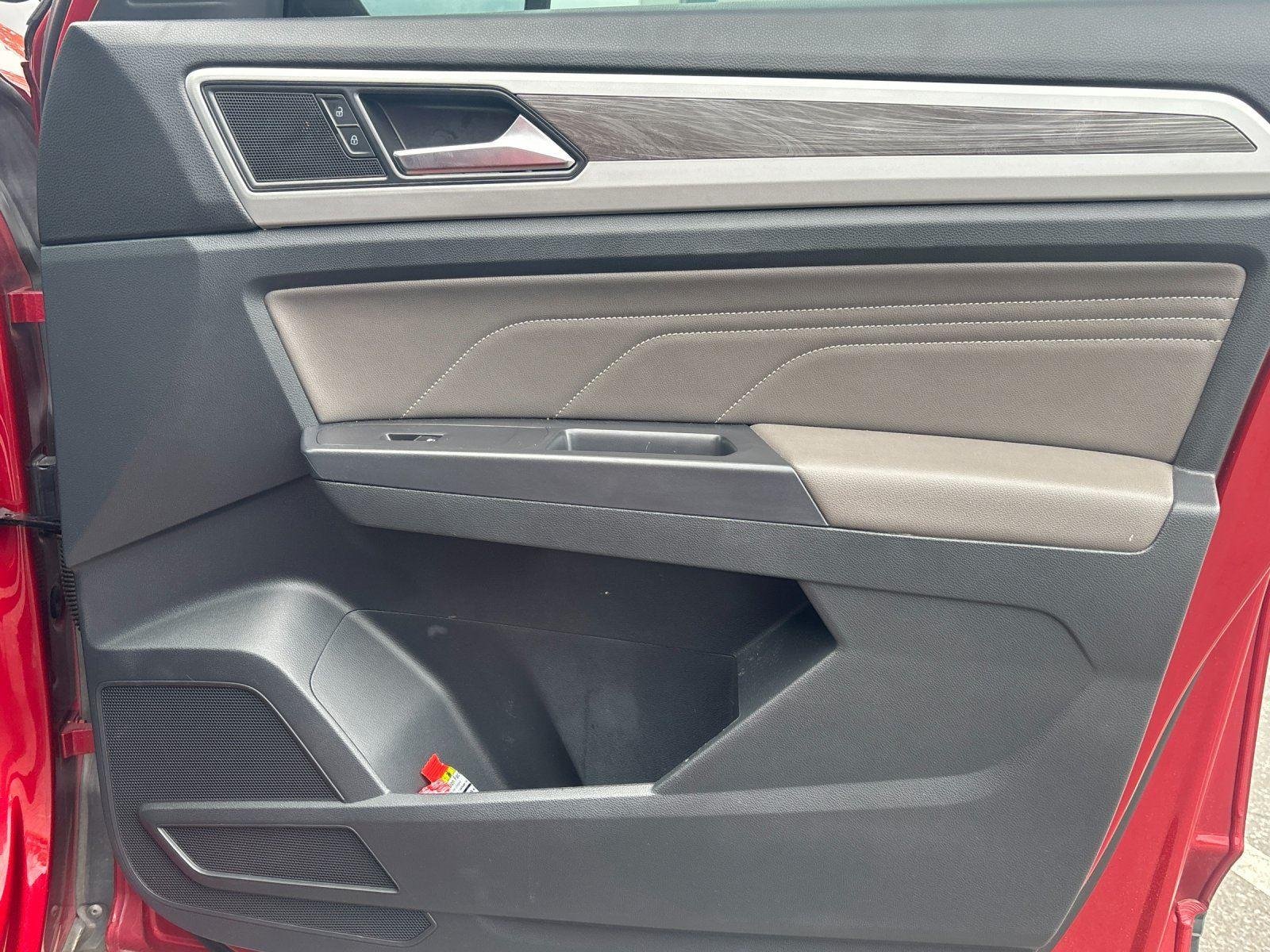 Used 2021 Aurora Red Metallic Volkswagen 3.6L V6 SE w/Technology image 37