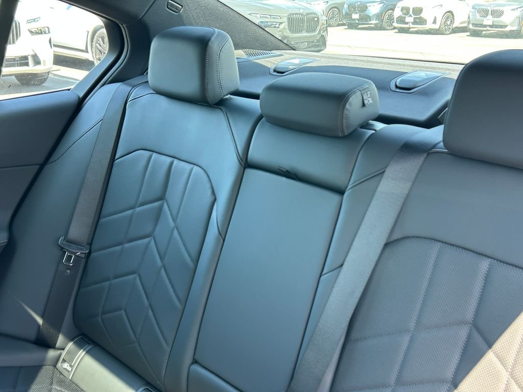 New 2027 Black Sapphire Metallic BMW 540i xDrive image 31