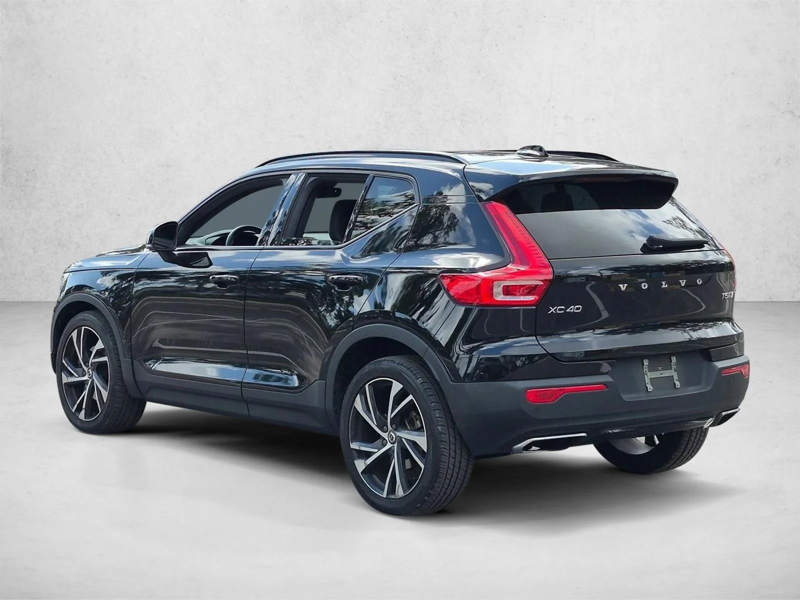 Used 2020 Gray Volvo R-Design image 7