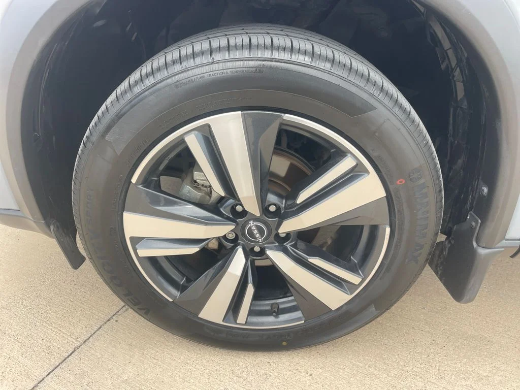Used 2024 Gray Nissan SL image 27