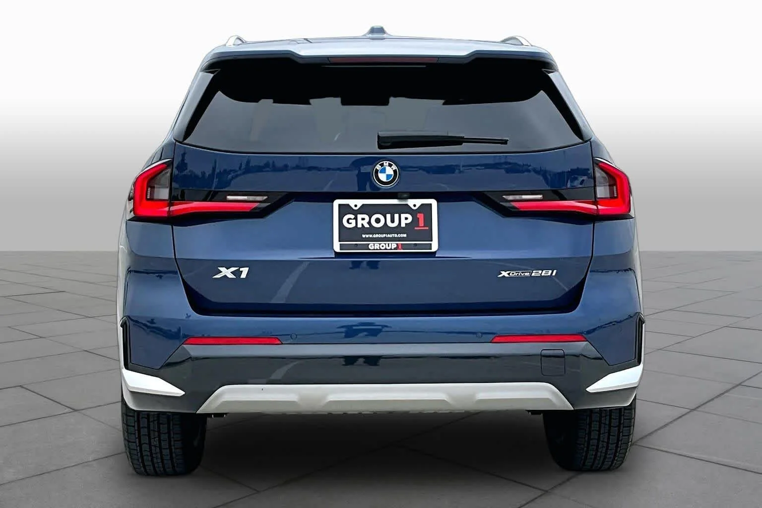 Used 2023 Phytonic Blue Metallic BMW xDrive28i image 5