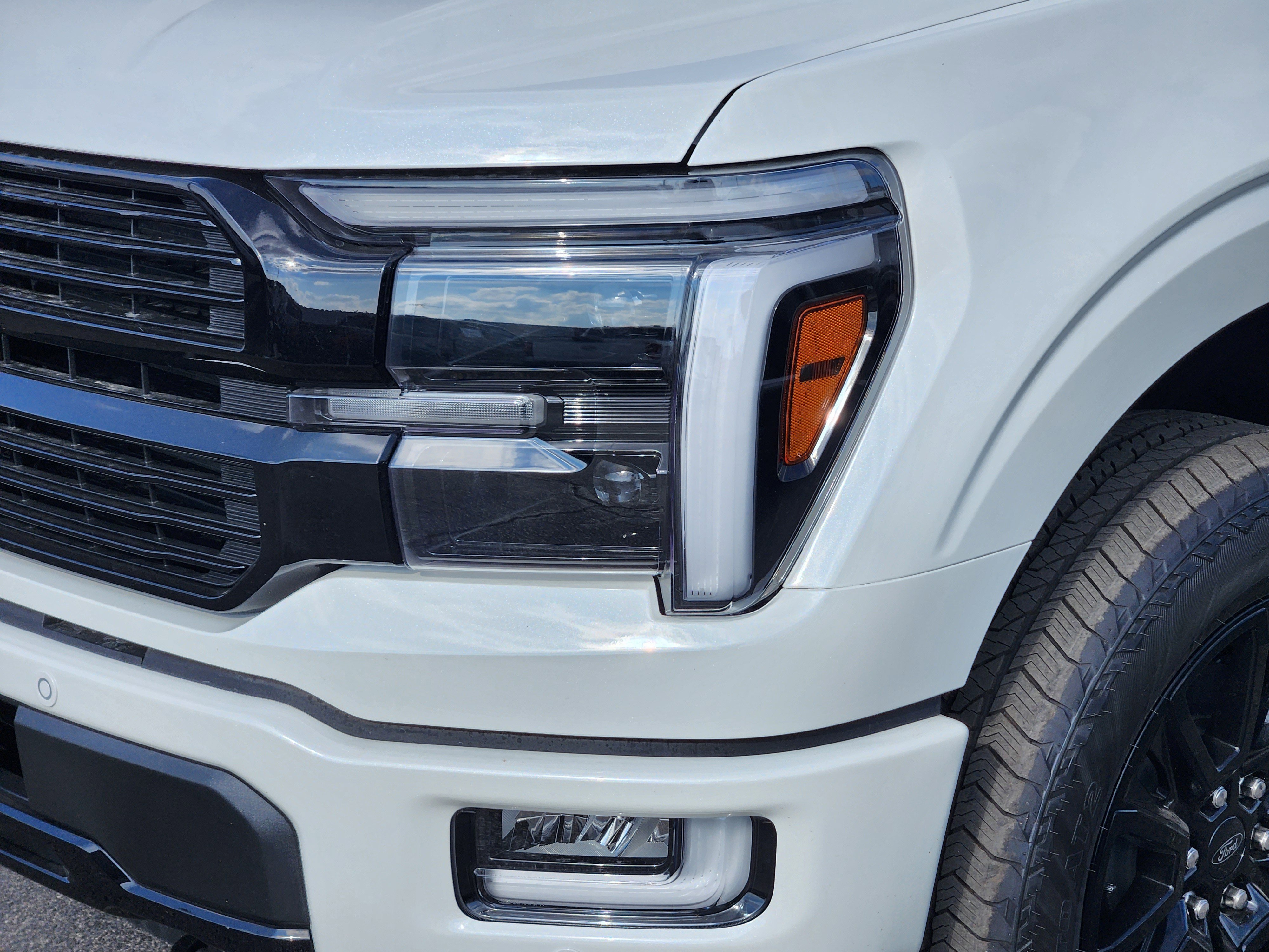 New 2025 Star White Metallic Tricoat Ford Platinum image 5