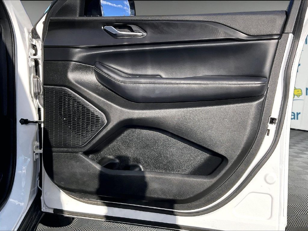 Used 2023 Bright White Clearcoat Jeep Altitude X image 11