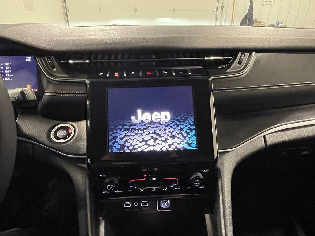 Used 2023 Silver Jeep Laredo image 30