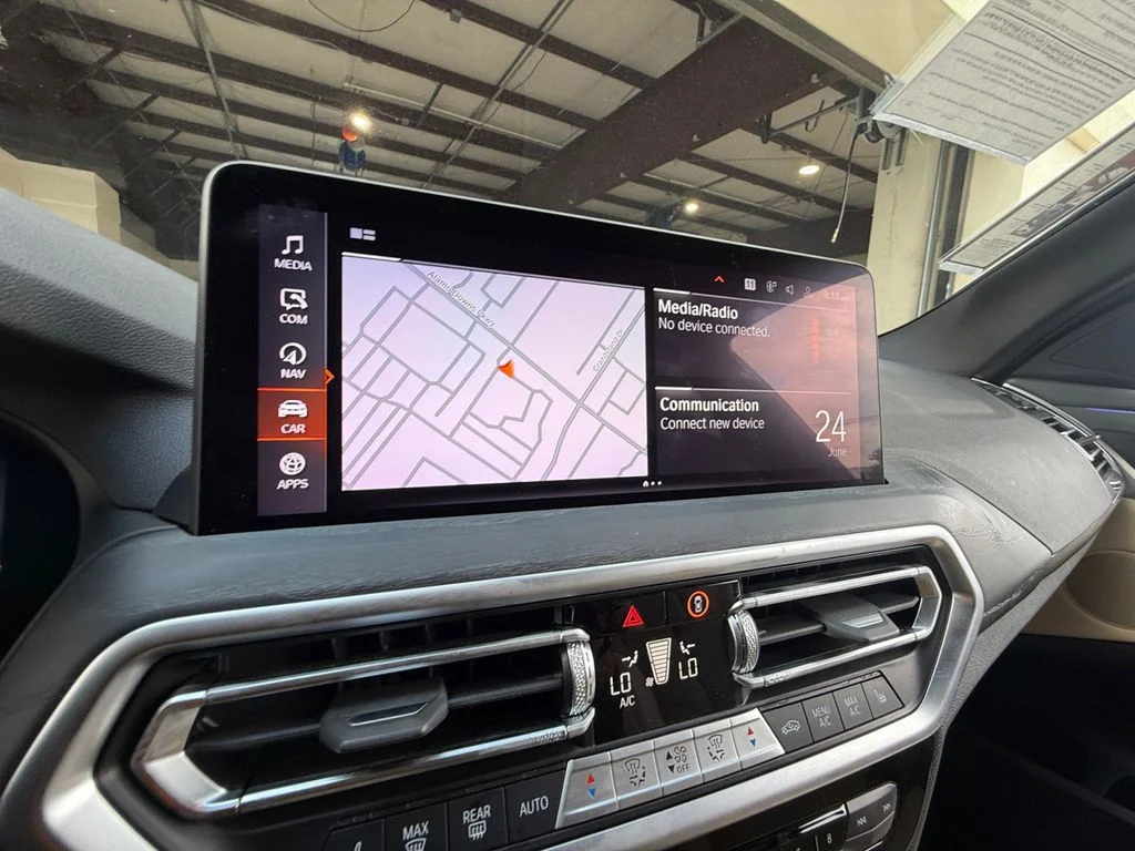 Used 2024 White BMW sDrive30i image 21