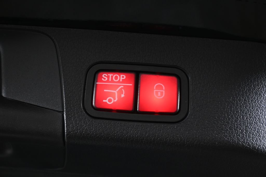 Used 2026 Night Black Mercedes-Benz GLB 250 image 34