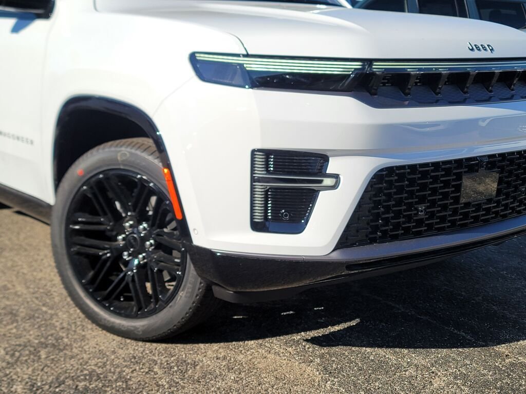 New 2026 Bright White Clear-Coat Exterior Paint Jeep Limited Reserve image 3