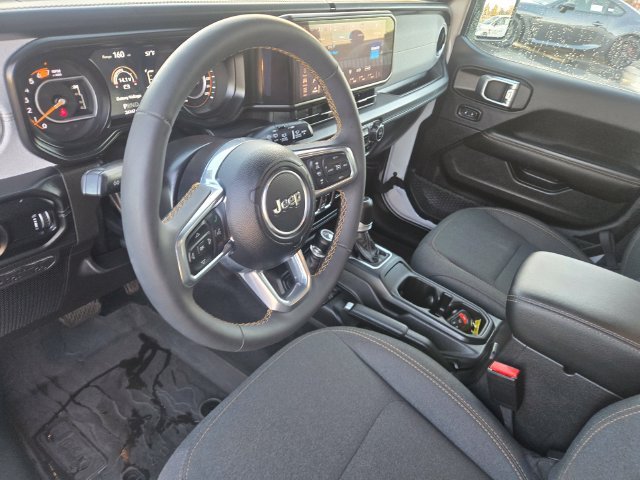 Used 2024 White Jeep Sahara image 10