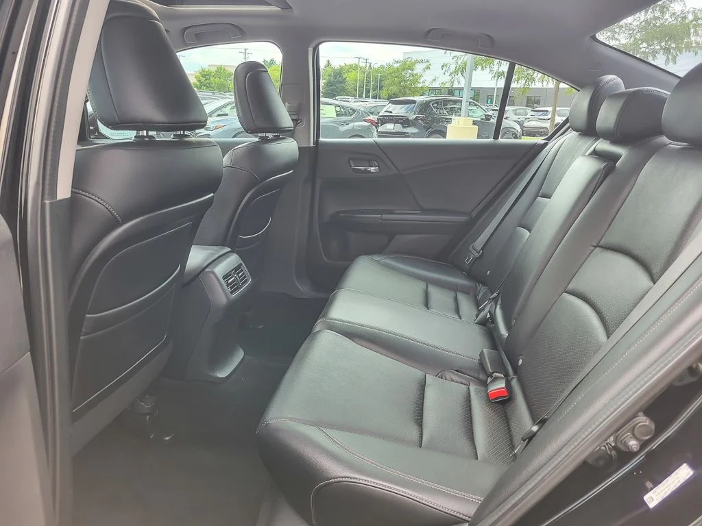 Used 2014 Black Honda Touring image 10