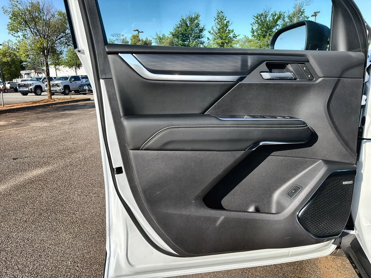 New 2026 Summit White GMC Elevation image 18