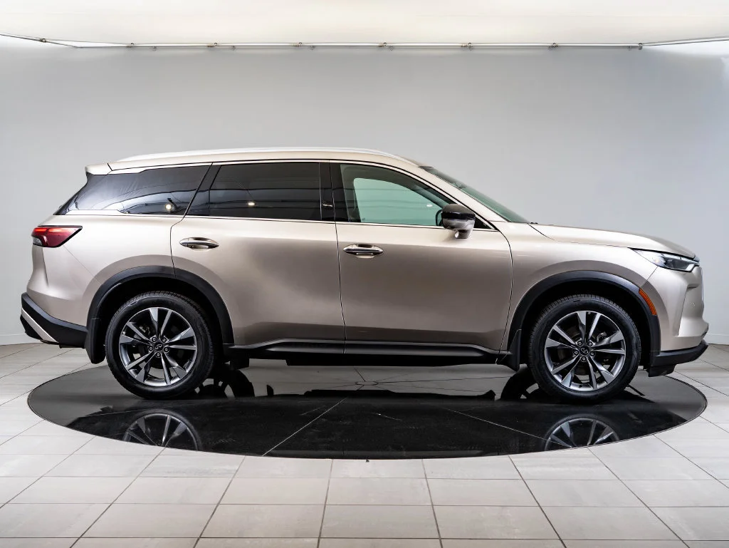 Used 2025 Warm Titanium INFINITI LUXE image 11