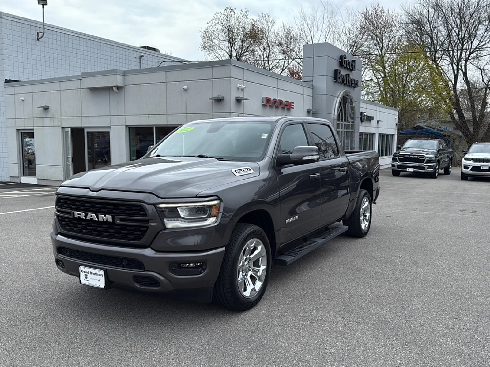 2022 RAM 1500 Big Horn/Lone Star 4x4 Crew Cab 5'7's photo