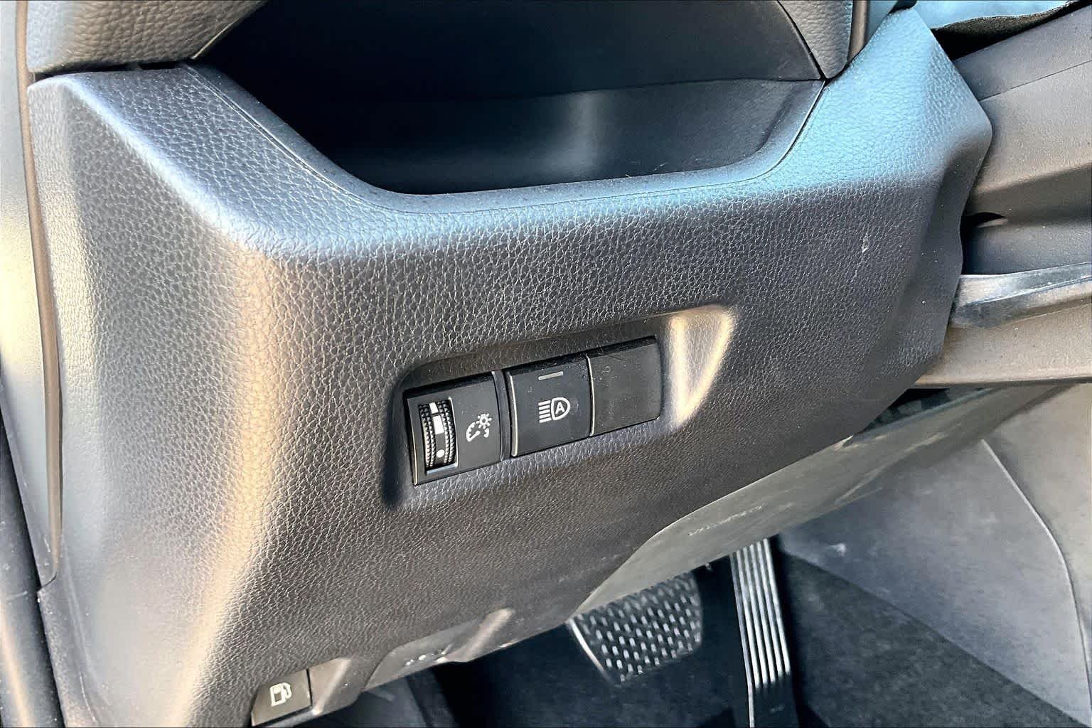 Used 2025 Ice Cap Toyota Hybrid XLE image 31