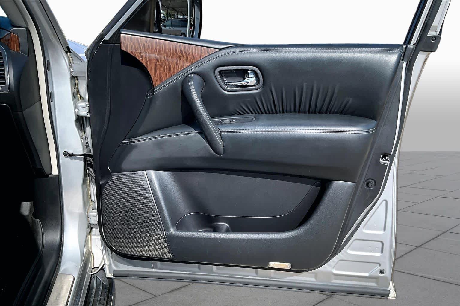 Used 2017 Brilliant Silver Nissan SL image 26