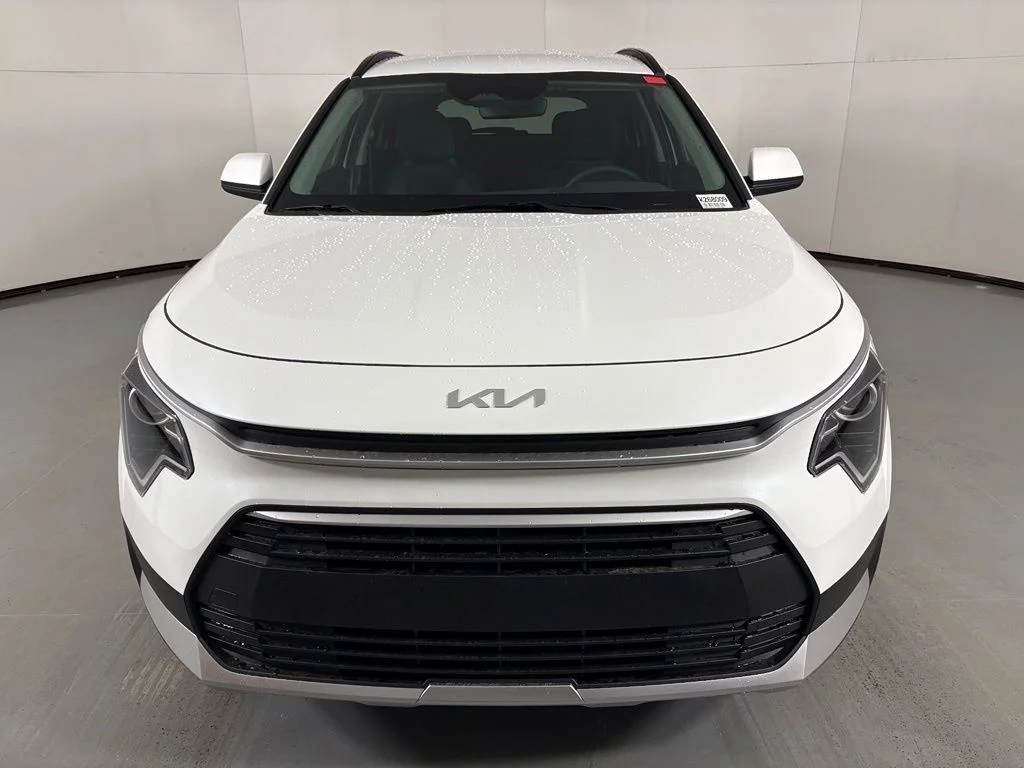 New 2026 Snow White Pearl Kia LX image 3