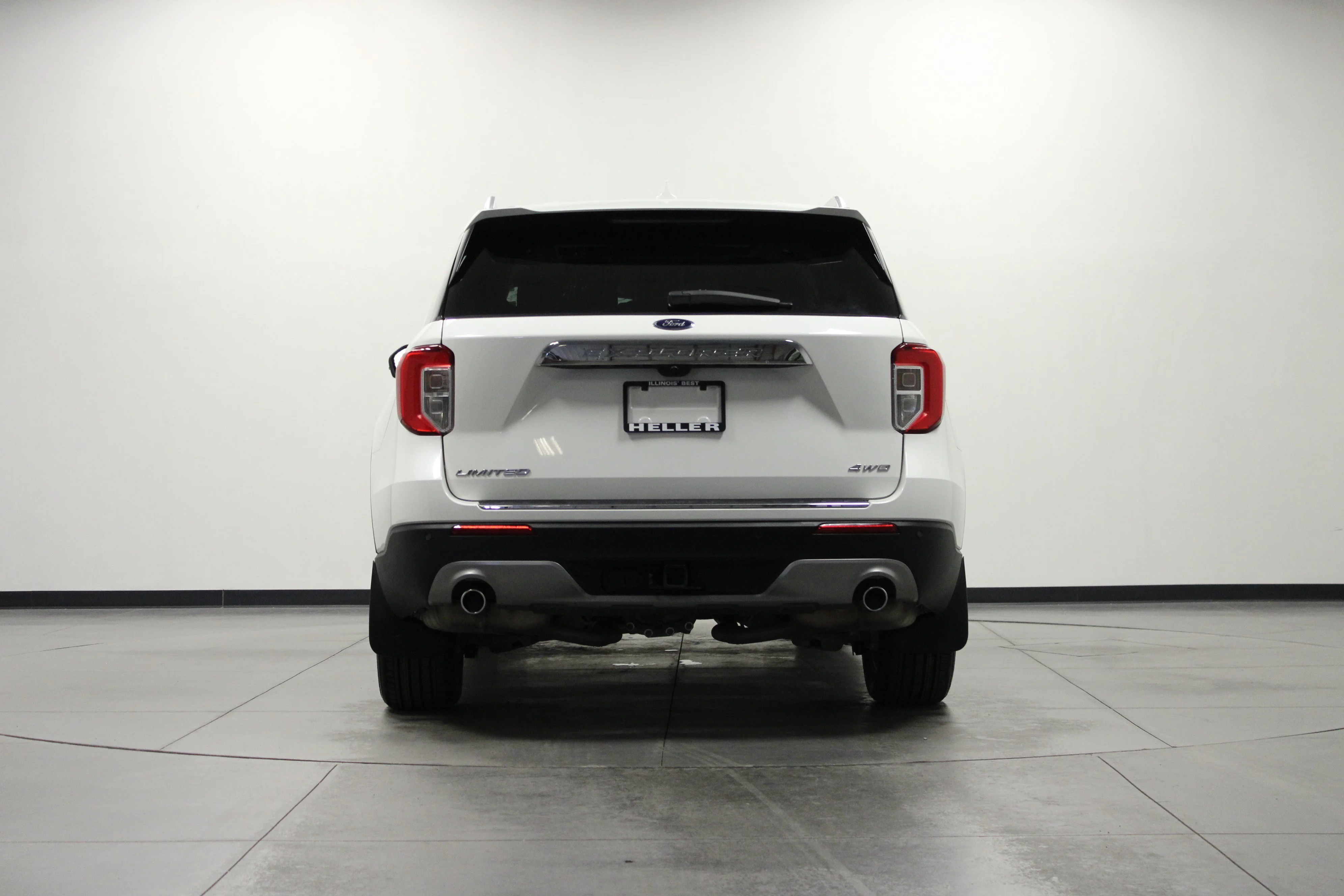 Used 2022 White Metallic Ford Limited image 5