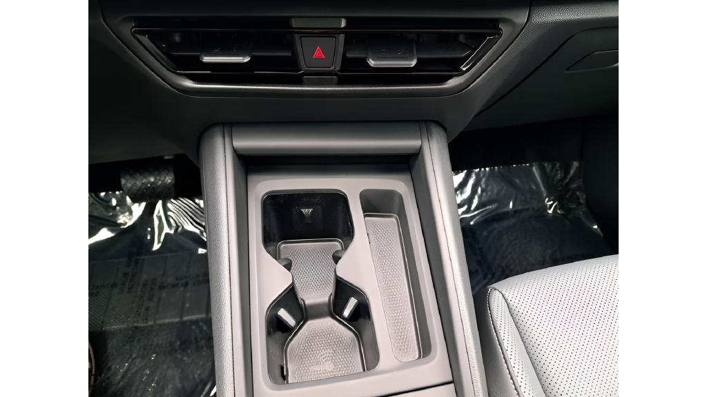 New 2025 White/off-white Volkswagen 2.0T SE image 16