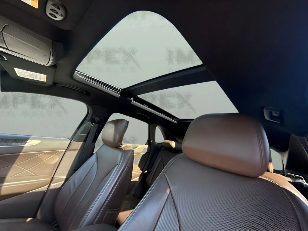 Used 2018 Silver Lincoln Reserve image 10