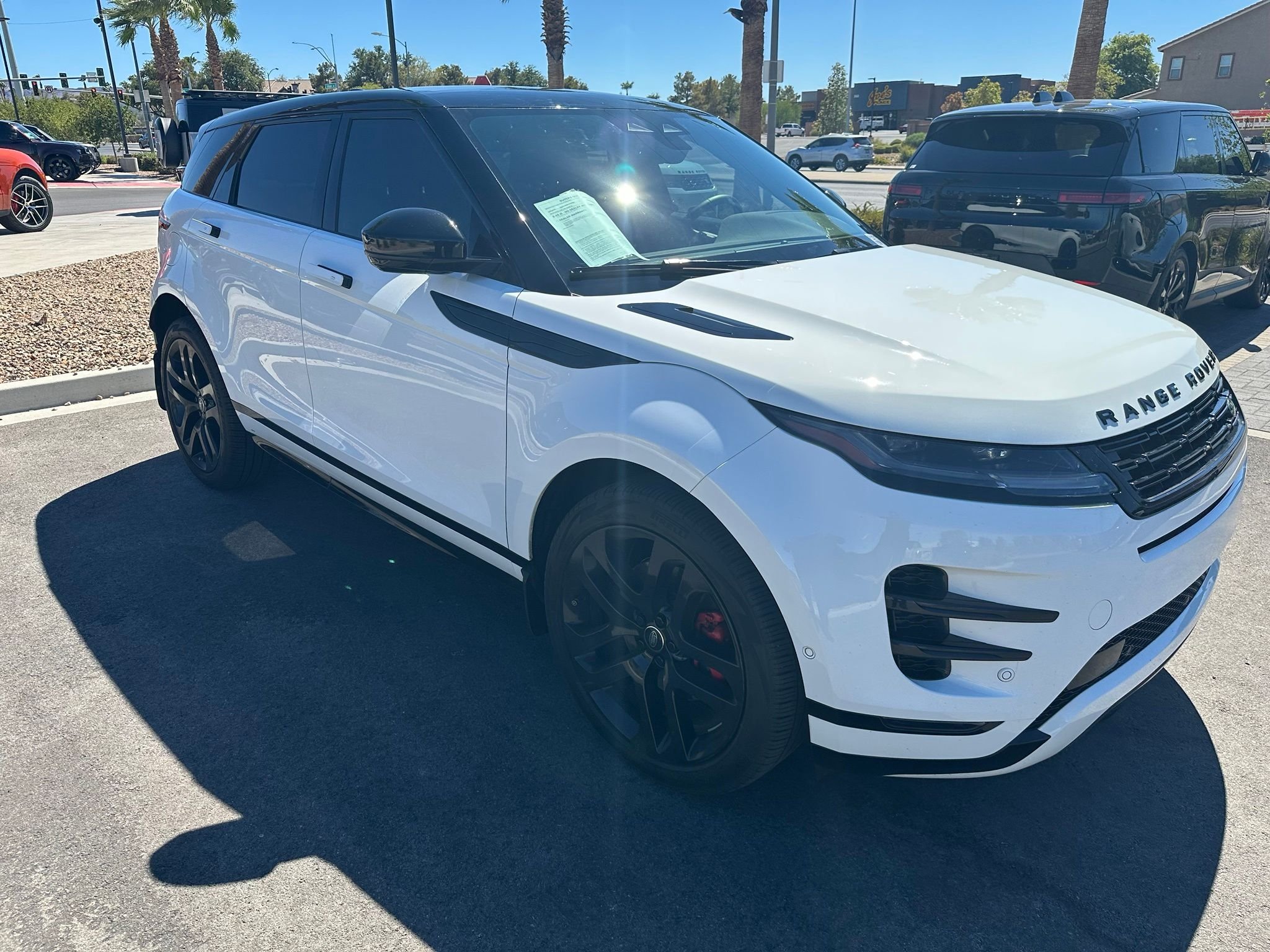 Used 2024 Fuji White Land Rover Dynamic image 11