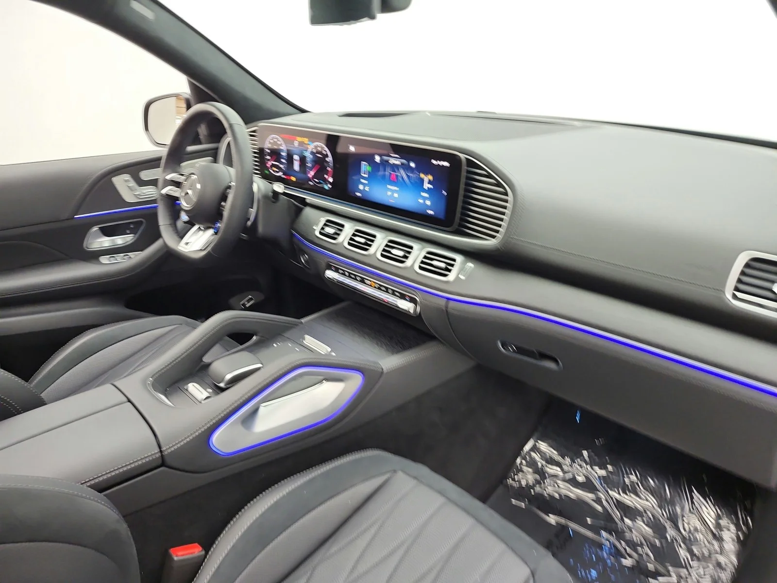 Used 2025 MANUFAKTUR Signature Silicon Grey Mercedes-Benz AMG® GLE 63 S 4MATIC+ SUV image 21