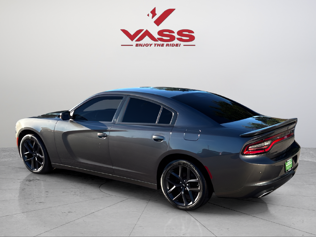 Used 2019 Gray Dodge SXT image 3