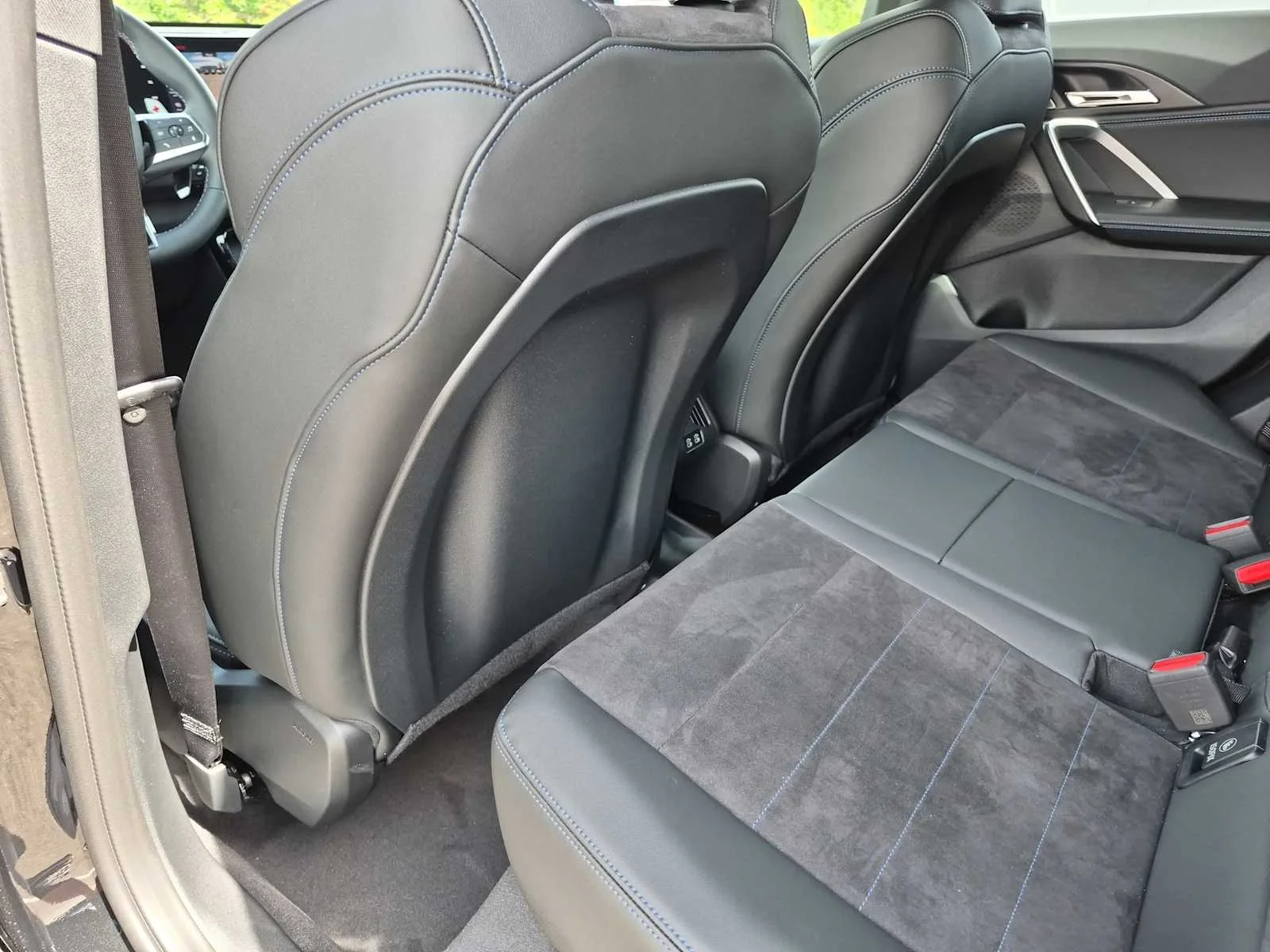 New 2027 Black Sapphire Metallic BMW M35i image 18
