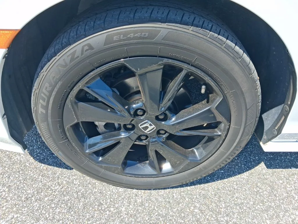 Used 2024  Honda Sport image 17