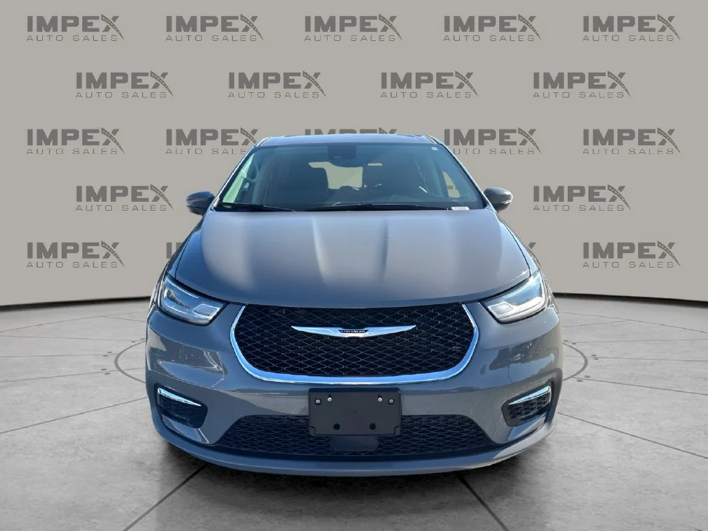 Used 2023 White Chrysler Touring L image 8